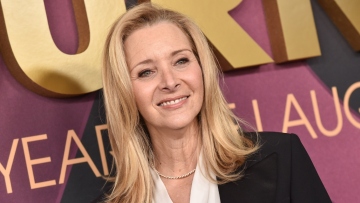 Η 62χρονη Λίζα Κούντροου δήλωσε πως «τέλειωσε» με τα μπότοξ