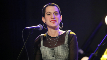 Το βαλς των χαμένων ονείρων: Το viral τραγούδι της Μαριάνας Κατσιμίχα αλλάζει τίτλο έπειτα από επιθυμία του γιου του Μάνου Χατζιδάκι