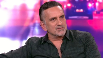 Νίκος Ψαρράς: Έχει συμβεί να παίζω σε παράσταση, είχε κοσμοσυρροή και εμείς δεν αντέχαμε