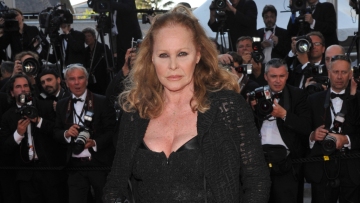 Η Ούρσουλα Άντρες καταγγέλλει ότι έχασε 16 εκατ. λίρες από τον πρώην μάνατζέρ της: Με εξαπάτησαν, είμαι συντετριμμένη 