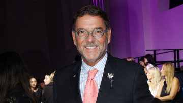 Έφοδος του ελληνικού FBI στην αποθήκη της γκαλερί του Γιώργου Τσαγκαράκη στο Ελληνικό, βρέθηκαν πλαστοί πίνακες