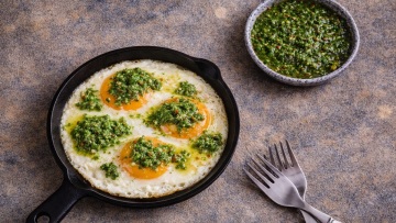 Αυγά με τσιμιτσούρι: μήπως ήρθε η ώρα να το δοκιμάσετε;