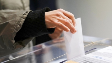 Άνοδο της ΝΔ δείχνουν δύο νέες δημοσκοπήσεις, «βουτιά» για την Πλεύση της Κωνσταντοπούλου