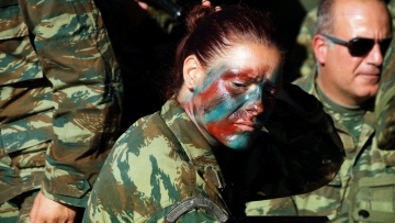 Τι λένε οι Ελληνίδες για την εθελοντική στράτευση των γυναικών: «Έστειλα email, υποχρέωσή μου να πάω», δείτε βίντεο