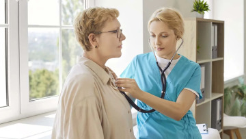 Καρκίνος πνεύμονα: Γιατί νοσούν άνθρωποι που δεν έχουν καπνίσει ποτέ – Η εξέταση που αλλάζει τα δεδομένα
