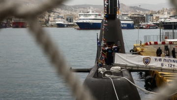 Ανοίγουν για το κοινό πολεμικά πλοία και υποβρύχιο στον Πειραιά για την 25η Μαρτίου, οι ώρες επισκέψεων