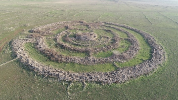 Μυστήριο με το ισραηλινό Στόουνχεντζ: Έρευνα αποκαλύπτει δεκάδες παρόμοιες δομές στην περιοχή