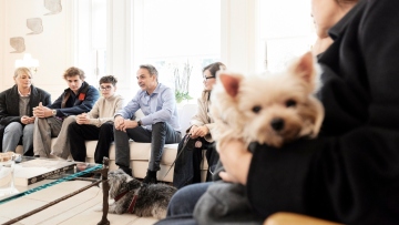 «Δημιουργήσαμε προηγούμενο» είπε ο Μητσοτάκης στους Έλληνες που επαναπατρίστηκαν από την Μέση Ανατολή με τα κατοικίδιά τους