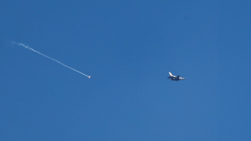 «Χτυπήσαμε ισραηλινό F-16» λένε οι Ιρανοί - Το Ισραήλ αρνείται ότι επιτέθηκε στην πυρηνική εγκατάσταση Νατάνζ και «δείχνει» τις ΗΠΑ