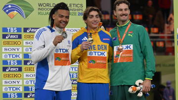 Η απονομή του ασημένιου μεταλλίου στον Καραλή, βίντεο και φωτογραφίες