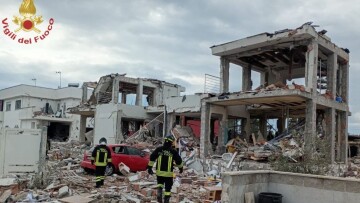 Έκρηξη από διαρροή αερίου στη Ρώμη: Δύο σοβαρά τραυματίες, κατέρρευσε κτίριο