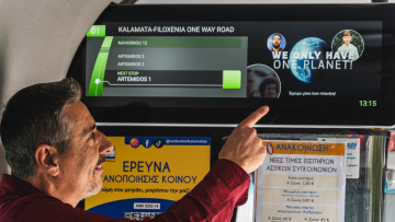 Ψηφιακές οθόνες στα λεωφορεία της Καλαμάτας «μιλούν» για την κλιματική αλλαγή