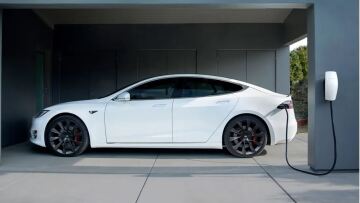 Όσοι έχουν Tesla είναι και οι πιο χαρούμενοι κάτοχοι ηλεκτρικών
