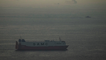 Στενά του Ορμούζ: Έκρηξη κοντά σε φορτηγό πλοίο στα ανοικτά των Ηνωμένων Αραβικών Εμιράτων