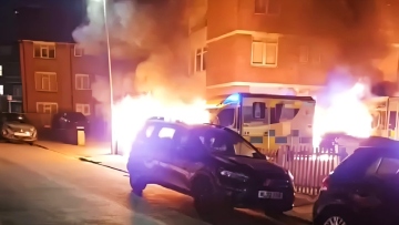 Εμπρηστική επίθεση σε κτίριο εβραϊκής οργάνωσης στο βόρειο Λονδίνο: Καταστράφηκαν ολοσχερώς ασθενοφόρα, ακούστηκαν εκρήξεις