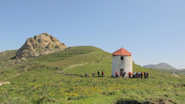 Πεζοπορώντας την Άνοιξη στην Ελλάδα