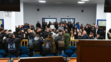 Την αλλαγή του χώρου διεξαγωγής της δίκης ζητά ο σύλλογος συγγενών θυμάτων Τεμπών