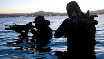 Μυστική επιχείρηση των ΗΠΑ στο Ορμούζ: Οι Navy SEALs εξουδετέρωναν επί τέσσερις μήνες ιρανικές νάρκες 