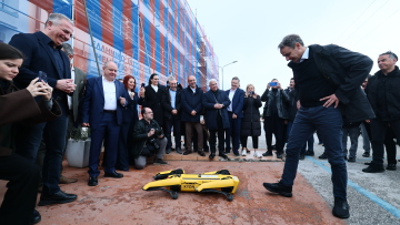 Ο Κύων, ο σκύλος ρομπότ υποδέχτηκε τον Μητσοτάκη στη Θεσσαλονίκη, δείτε βίντεο
