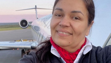 Αεροπορικό δυστύχημα στη Νέα Υόρκη: Η αεροσυνοδός που σώθηκε από θαύμα
