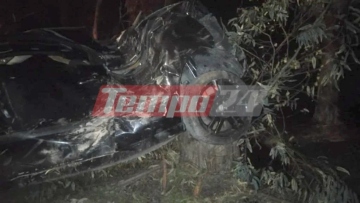 Σοβαρό τροχαίο στην Πάτρα: ΙΧ «καρφώθηκε» σε δέντρα, στο νοσοκομείο ο οδηγός, δείτε εικόνες