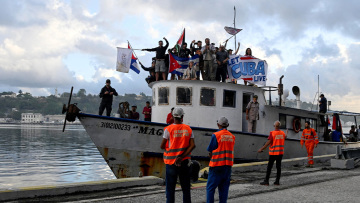 Στολίσκος που μεταφέρει ανθρωπιστική βοήθεια έφθασε στην Κούβα, δείτε βίντεο 
