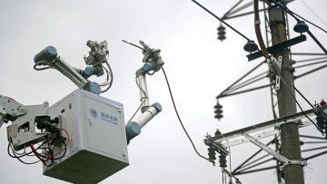 Ρομπότ ηλεκτρολόγος στην Κίνα: Επισκεύασε επιτυχώς γραμμή ρεύματος 10kV