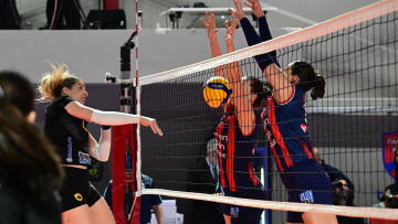 Volley League γυναικών: Άνετη νίκη του Πανιωνίου 3-0 την ΑΕΚ και έκανε το πρώτο βήμα για την πρόκριση στα ημιτελικά, βίντεο 