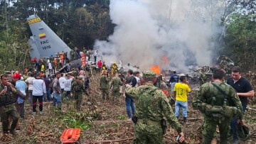 Στους 69 οι νεκροί από τη συντριβή μεταγωγικού αεροσκάφους στη Κολομβία