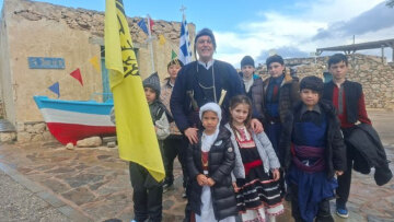 Από τη Βούλα Αττικής στη Γαύδο - Παιδιά δίνουν ζωή στην πιο συγκινητική παρέλαση της Ελλάδας