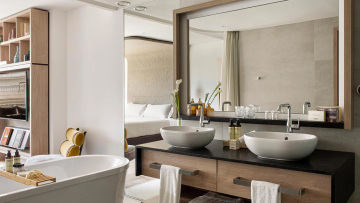 Η δυσάρεστη έκπληξη: Γιατί εξαφανίζεται η πόρτα της τουαλέτας στα ξενοδοχεία;