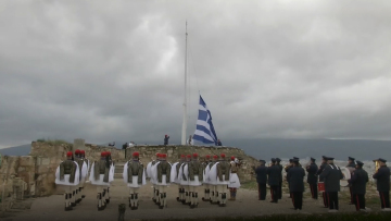 Η έπαρση της ελληνικής σημαίας στην Ακρόπολη για την 25η Μαρτίου, δείτε βίντεο