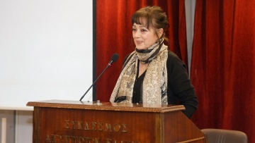 Ελένη Ράντου: Η δημόσια εμφάνιση με την αδερφή της και η βράβευση για το έργο της (φωτογραφίες)