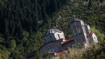 Το εντυπωσιακό βίντεο του AFP για την εκκλησία με κλίση 17 μοιρών στο Ροπωτό Τρικάλων
