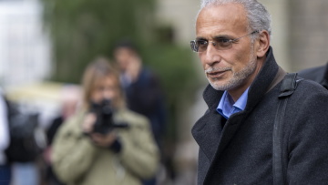 Βαριά ποινή 18 ετών από γαλλικό δικαστήριο σε μελετητή του Ισλάμ για τρεις βιασμούς
