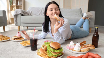 Τα υπερ-επεξεργασμένα τρόφιμα «χτυπούν» και τη γονιμότητα – Τι δείχνει νέα μελέτη
