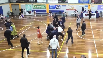 Εκτεταμένη σύρραξη στο παρκέ μετά από αγώνα Α1 μπάσκετ γυναικών, δείτε βίντεο