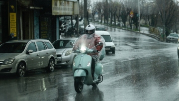 Βροχές και καταιγίδες στην Αττική, ξεκίνησε η επέλαση της «Deborah» - Live χάρτης δείχνει την πορεία της κακοκαιρίας 