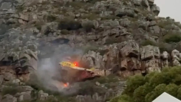 Συνετρίβη ελικόπτερο στην προσπάθεια να του να σβήσει φωτιά στη Νότια Αφρική, δείτε βίντεο