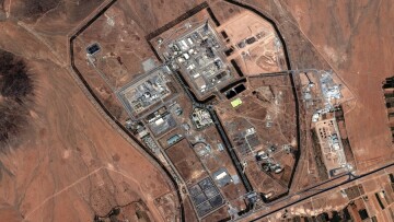 ΗΠΑ και Ισραήλ βομβάρδισαν πυρηνικό αντιδραστήρα βαρέος ύδατος και εργοστάσιο επεξεργασίας ουρανίου στο Ιράν