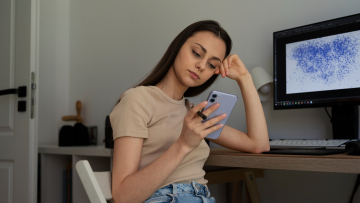 Meta και Youtube: Θα πρέπει να πληρώσουν πάνω από 5εκ.€ σε γυναίκα που τις κατηγορεί για τον εθισμό της
