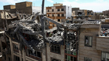 «Θα απαντήσουμε σκληρά αν χτυπήσετε τις υποδομές μας», απειλεί ο Πεζεσκιάν - Βαλλιστικός πύραυλος έπεσε κοντά στην Ιερουσαλήμ, οι Ιρανοί στόχευσαν πολεμικό πλοίο των ΗΠΑ