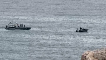 Τίτλοι τέλους στην τραγωδία στα Λιμανάκια Βουλιαγμένης: Ανασύρθηκε η σορός του 34χρονου δύτη από το Πηγάδι του Διαβόλου, δείτε βίντεο 