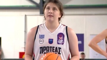 Ωραία σκηνή στον τελικό του μπάσκετ γυναικών: Η Καλτσίδου ζήτησε να γίνει φάουλ στην 17χρονη Αράπογλου ώστε να σκοράρει