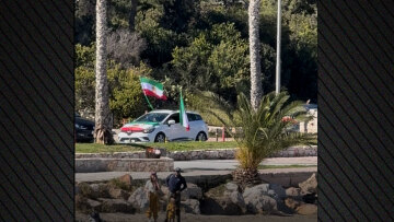 Πορεία Ιρανών αντικαθεστωτικών με αυτοκίνητα στη Βουλιαγμένη