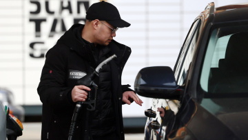 Αυστραλία: Μειώνει στο μισό τον φόρο στα καύσιμα για τρεις μήνες για να συγκρατήσει τις τιμές