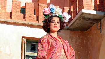 Εβελυν Ασουάντ: «Δεν ένιωσα ποτέ ανάμεσα σε δύο κόσμους»