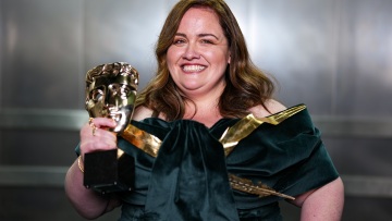 Τζέσικα Γκάνινγκ: Η πρωταγωνίστρια του «Baby Reindeer» δεν είχε ποτέ σεξουαλικές επαφές – Μέχρι το coming out