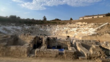 Αποκαθίσταται το σκηνικό οικοδόμημα του αρχαίου θεάτρου της Λάρισας, θωρακίζεται με έργα πυροπροστασίας