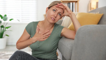 Εμμηνόπαυση: Αυξάνει η ορμονοθεραπεία τον κίνδυνο άνοιας; Μελέτη απαντά
